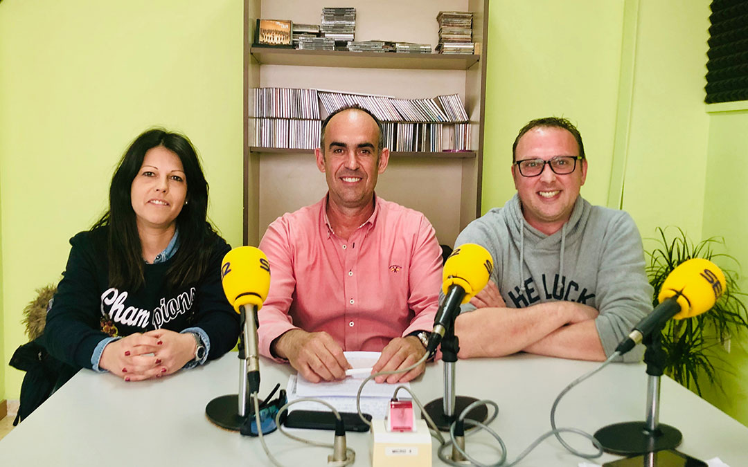 Comenzamos con el ESPACIO DE SEMANA SANTA, donde entrevistamos a Sonia Camón, autora del cartel oficial. Contamos con la sección de la biblioteca. También con el Espacio Popular con Florencio Vicente, Luis Ros y Montse Pascual. Club de Lectura de ASADICC. Terminamos analizando el partido FS Caspe- Escucha.