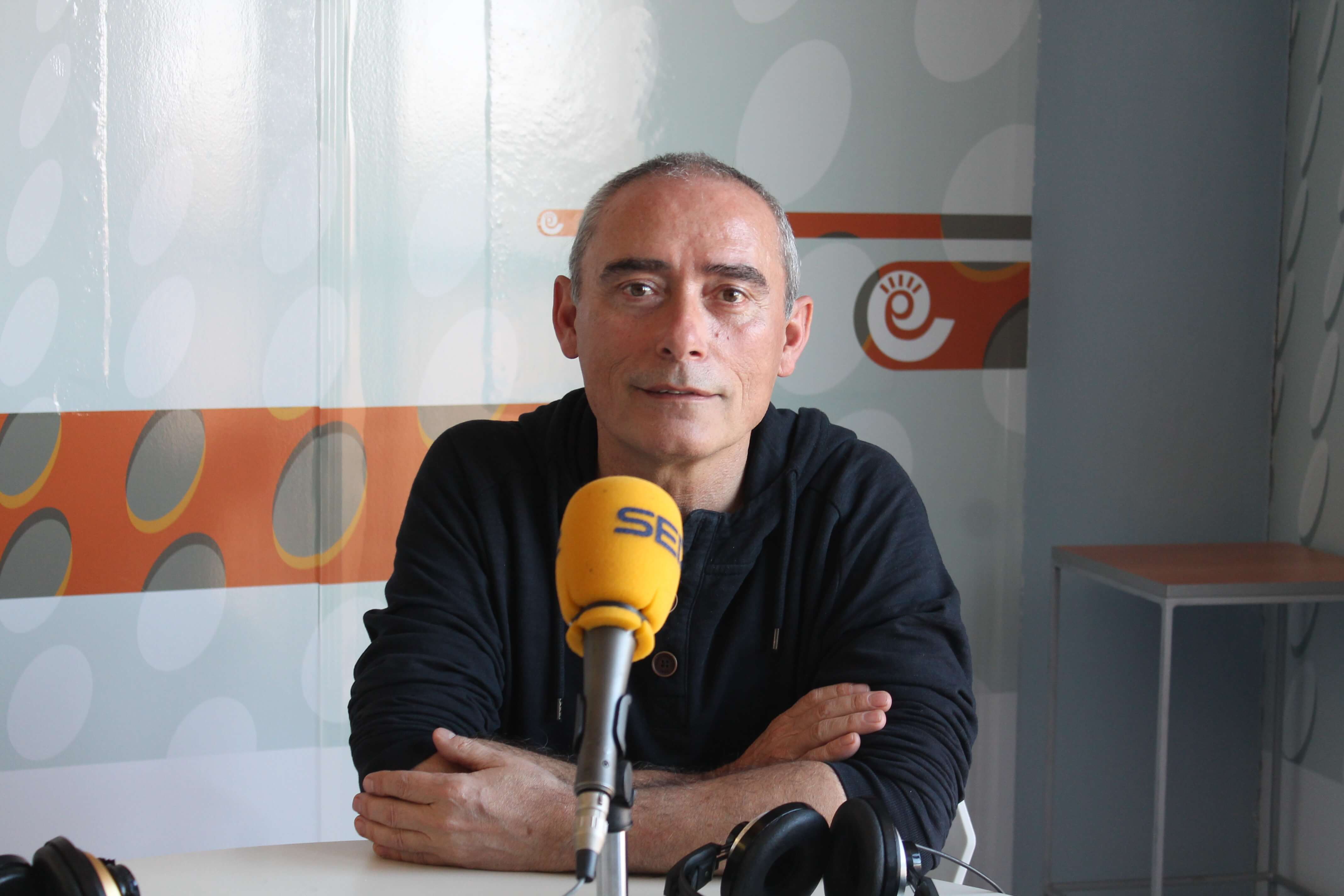 Salvador Berlanga en su última visita al estudio de Radio La Comarca./ L.C.