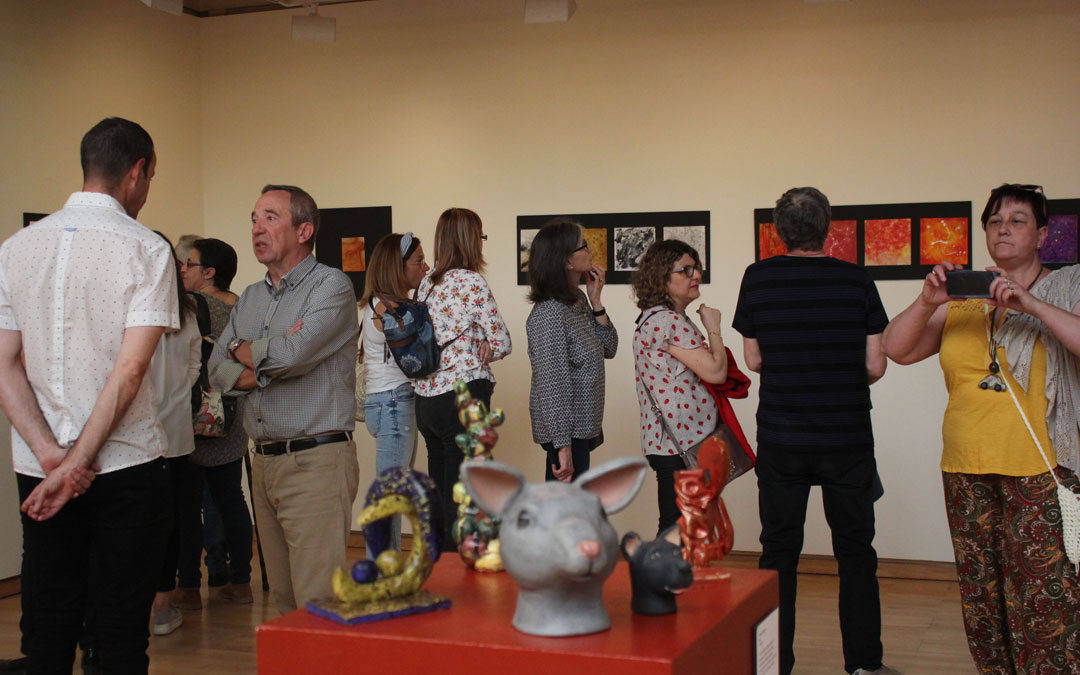 La exposición se inauguró este viernes por la tarde y fue muy concurrida