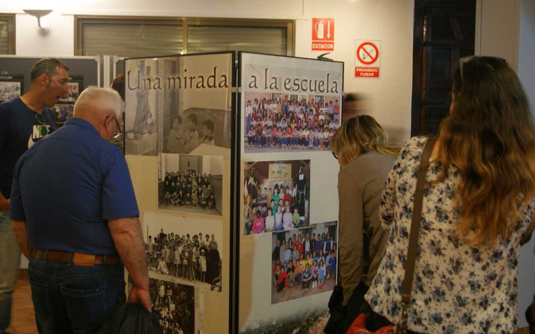 Día de los Museos el año pasado en Alcorisa, cuando la escuela rural fue protagonista. / B. Severino