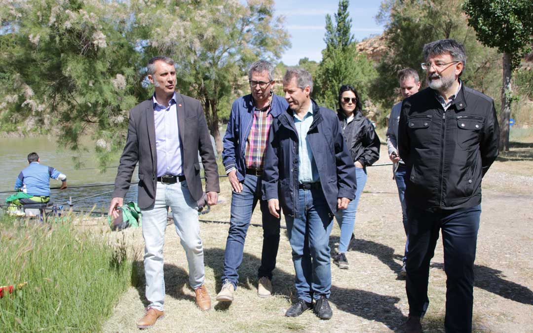 El candidato a la presidencia del Gobierno de Aragón por Ciudadanos, Daniel Pérez, junto a Ramiro Domínguez y Francisco Lahoz
