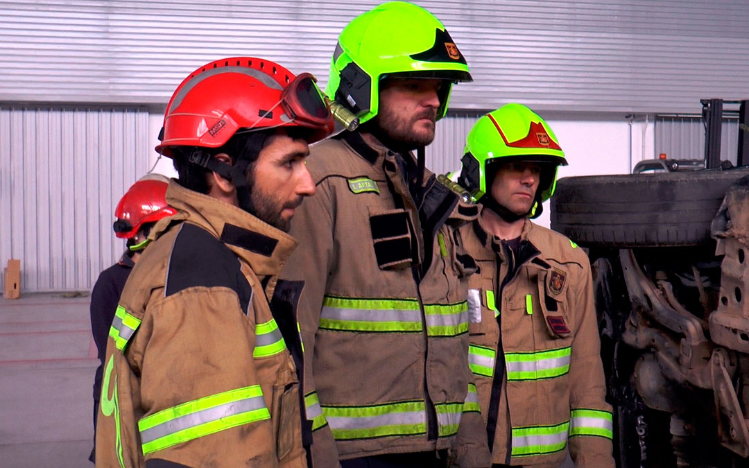 Foto de archivo. Curso de bomberos en Technopark.
