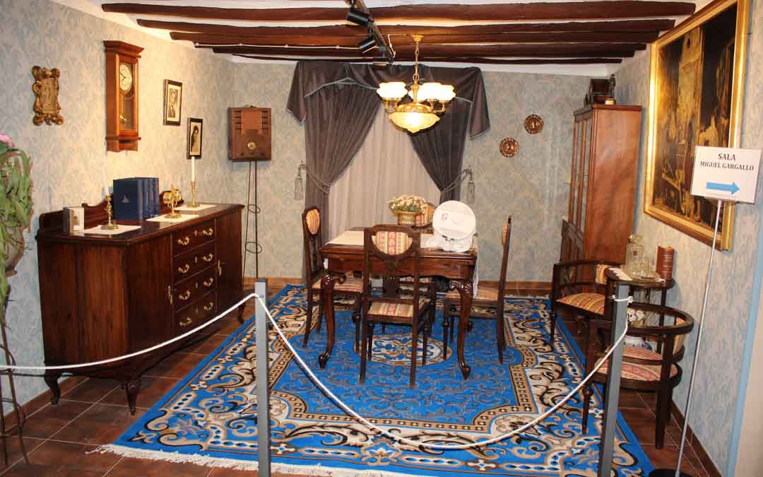Una de las estancias del centro expositivo de Gargallo donde se recrea estilos de vida de antaño. / Laura Castel