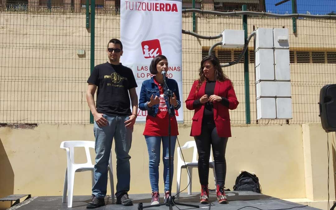 Palomo, Milián y Angustia durante su intervención en el mitin-vermú en Alcañiz