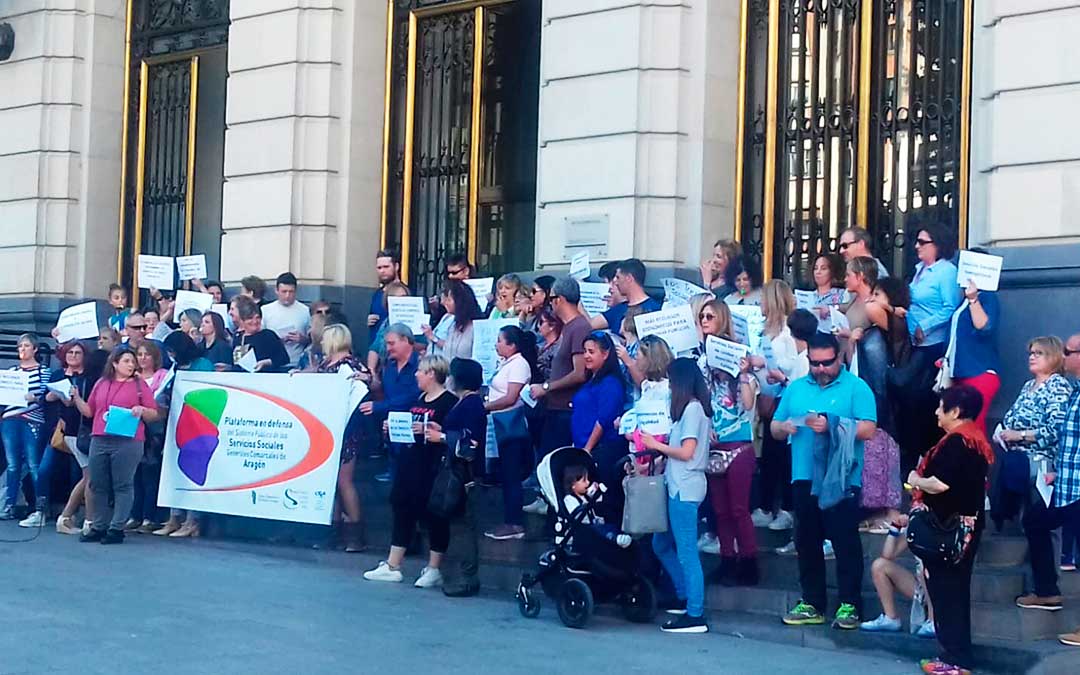 La concentración ha tenido lugar en la Plaza España de Zaragoza.