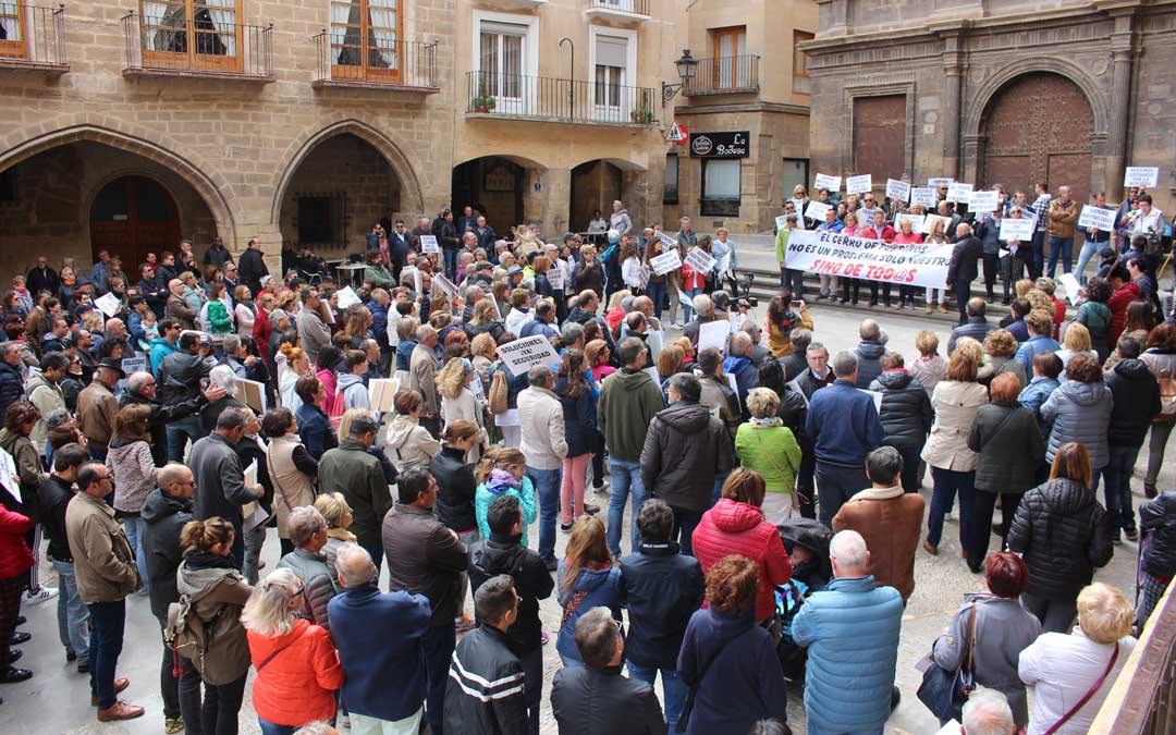 A la llegada de la manifestación a la plaza España se leyeron dos manifiestos. Foto: L. Castel