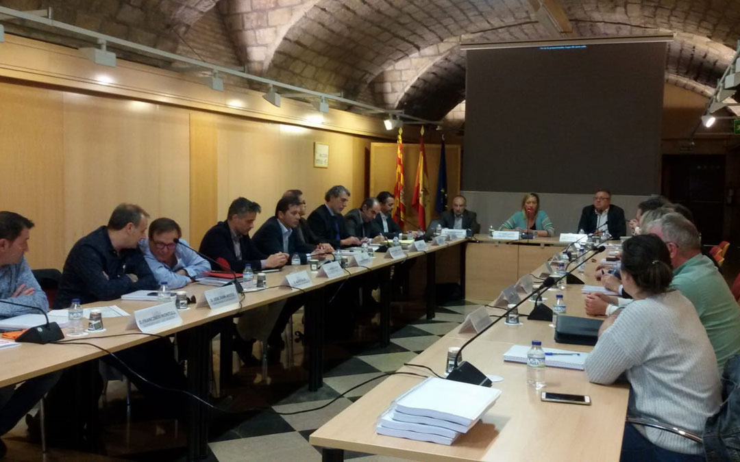La consejera de Economía, Industria y Empleo, Marta Gastón, ha presidido este miércoles la Mesa de la Minería en Aragón.