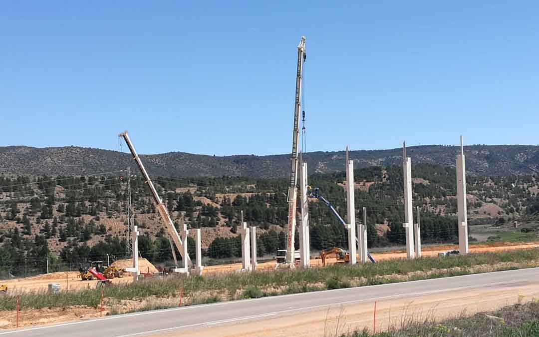 Ya se puede ver parte de la estructura de la planta de Ariño. Foto: J. Noé