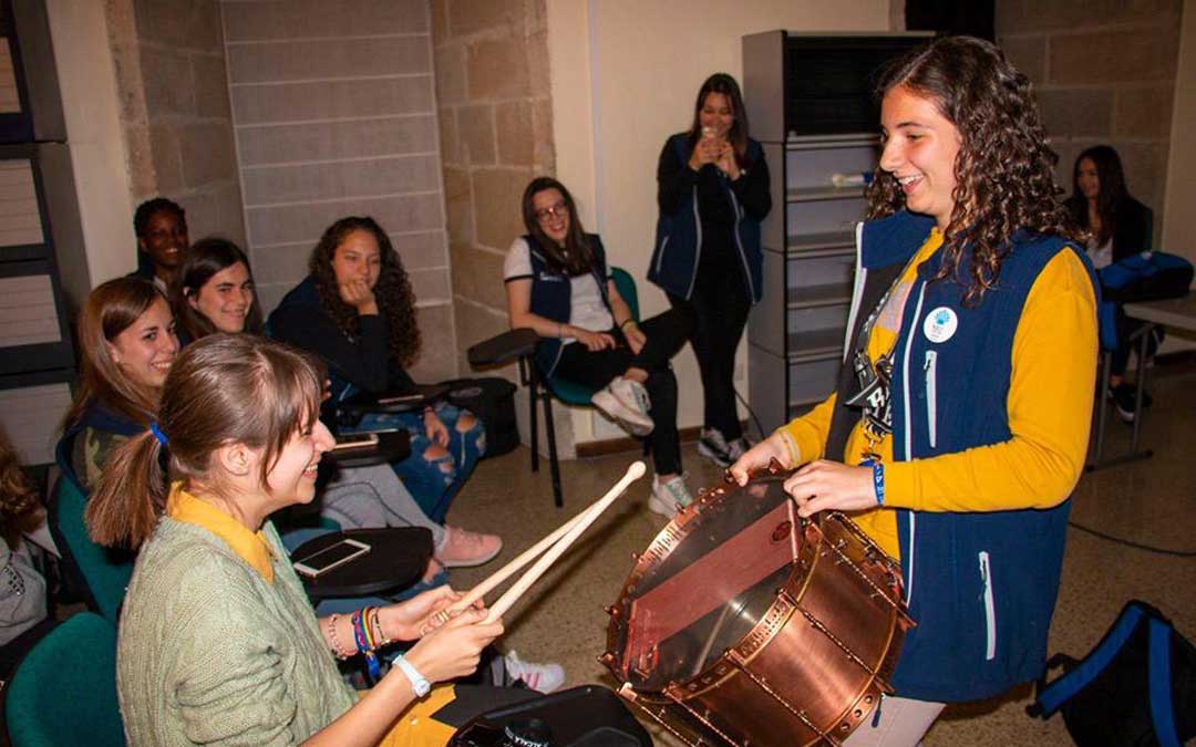 La albalatina María Gasco, en la demostración del toque en el Foro Juvenil.