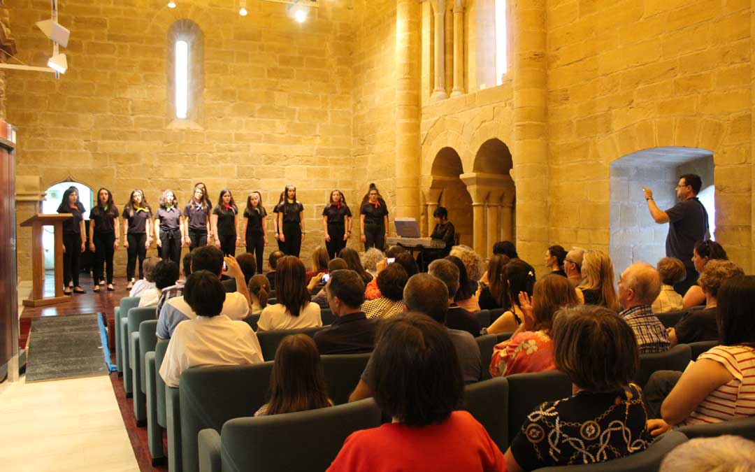 El Coro de Voces Blancas Teruel, en la actuación en el Encuentro de Coros Ciudad de Alcañiz. / B. Severino