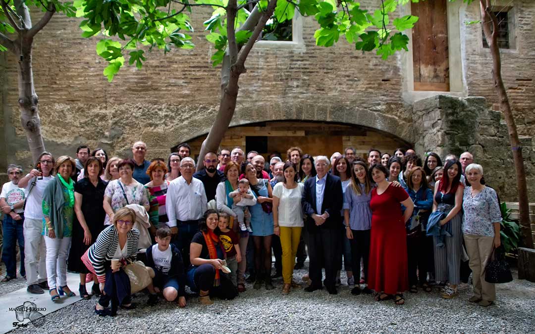 Algunos de los asistentes a la inauguración de la 1º fase de la reconstrucción de la Casa Bosque de Caspe . manuel herrero