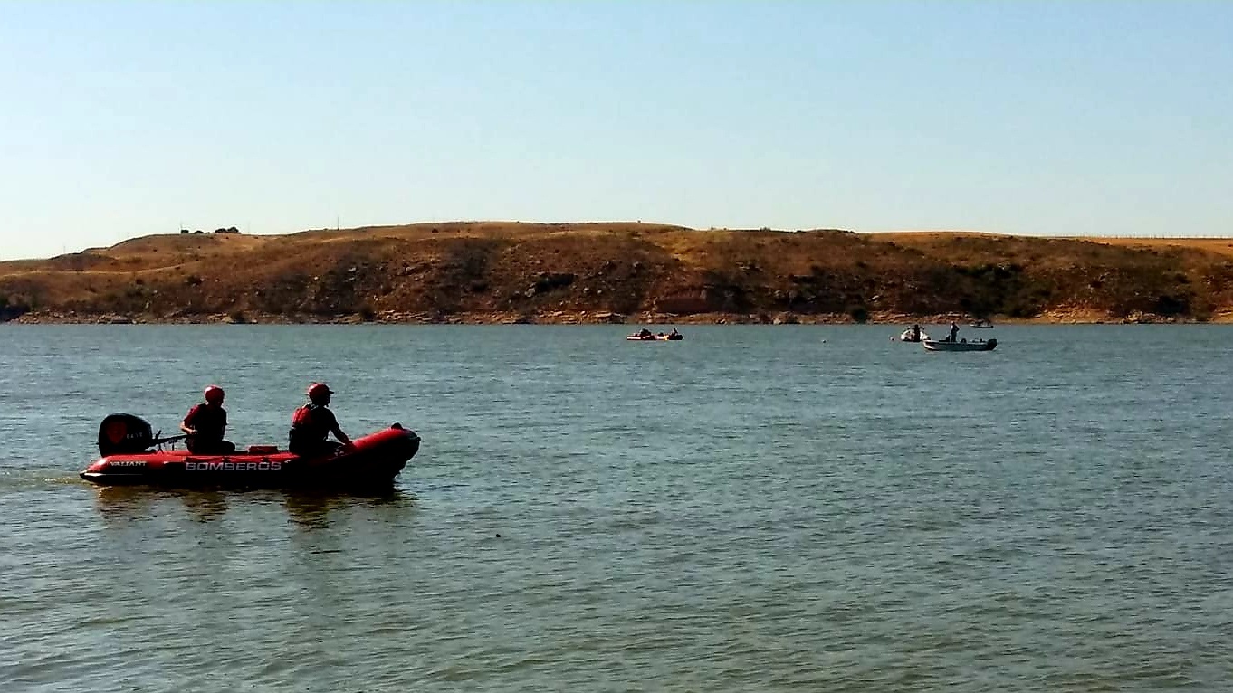 Imágenes del dispositivo de búsqueda desplegado este sábado en el Mar de Aragón.