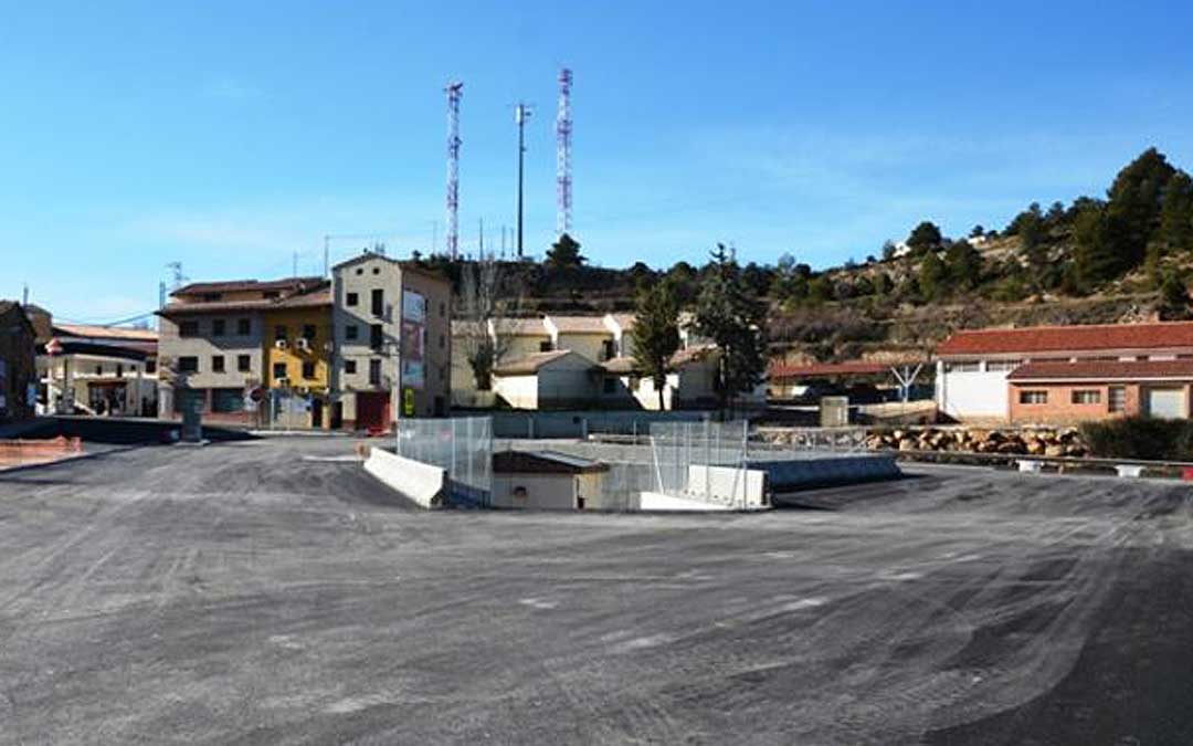 La centralita, que dificultó las obras del aparcamiento de Monroyo, dejó sin suministro de móvil y telefonía fija a la localidad