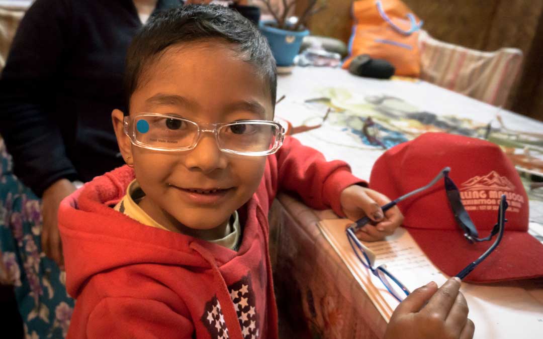 Proyecto 'Gafas por sonrisas' en la India./ Óptica Bajo Aragón