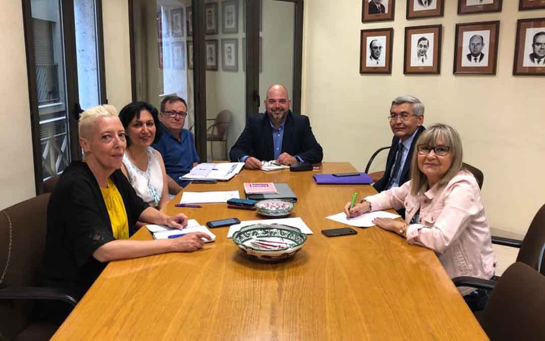 Las senadoras socialistas Villalba y Borao se reunieron este lunes con agentes sociales turolenses