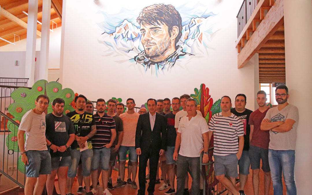 Los alumnos del curso de renovables en el CEA Ítaca de Andorra junto a Ignacio Montaner
