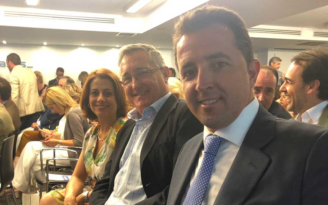 Alberto Herrero, este martes, en la Junta Directiva Nacional del PP junto a sus compañeros Emma Buj, alcaldesa de Teruel; y Manuel Blasco, senador