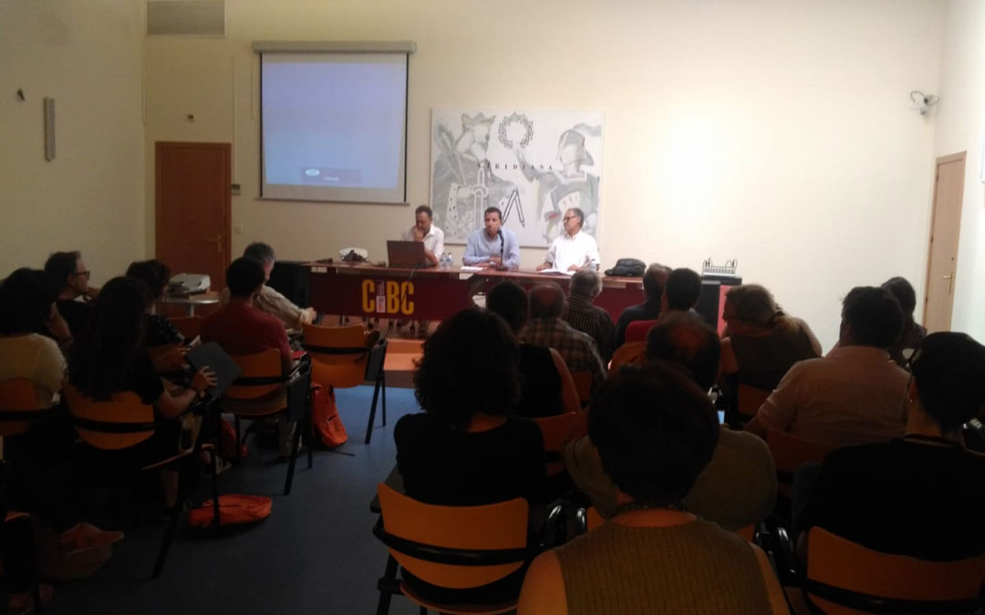 Mesa con las autoridades en la inauguración del curso en el CBC. / Fundación Mindán Manero