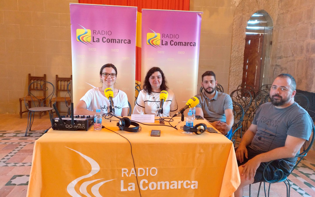 En imagen, los integrantes del programa especial desde el castillo de Albalate. Alicia Martin, Isabel Arnas, Víctor Martín, y Toño Monzón