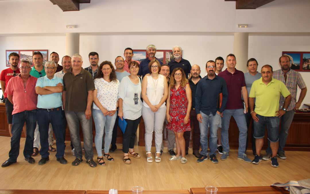 Foto de grupo de todos los consejeros con Marta Sancho en el medio. Foto: L. Castel