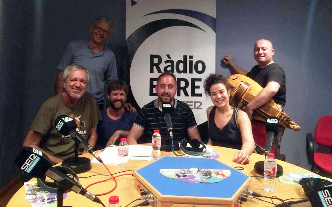 Javier De Luna junto a nuestros compañeros de Radio Ebre en un programa especial desde Tortosa.