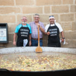 Joaquín Gracia ejerciendo de cocinero en la Sartanè.