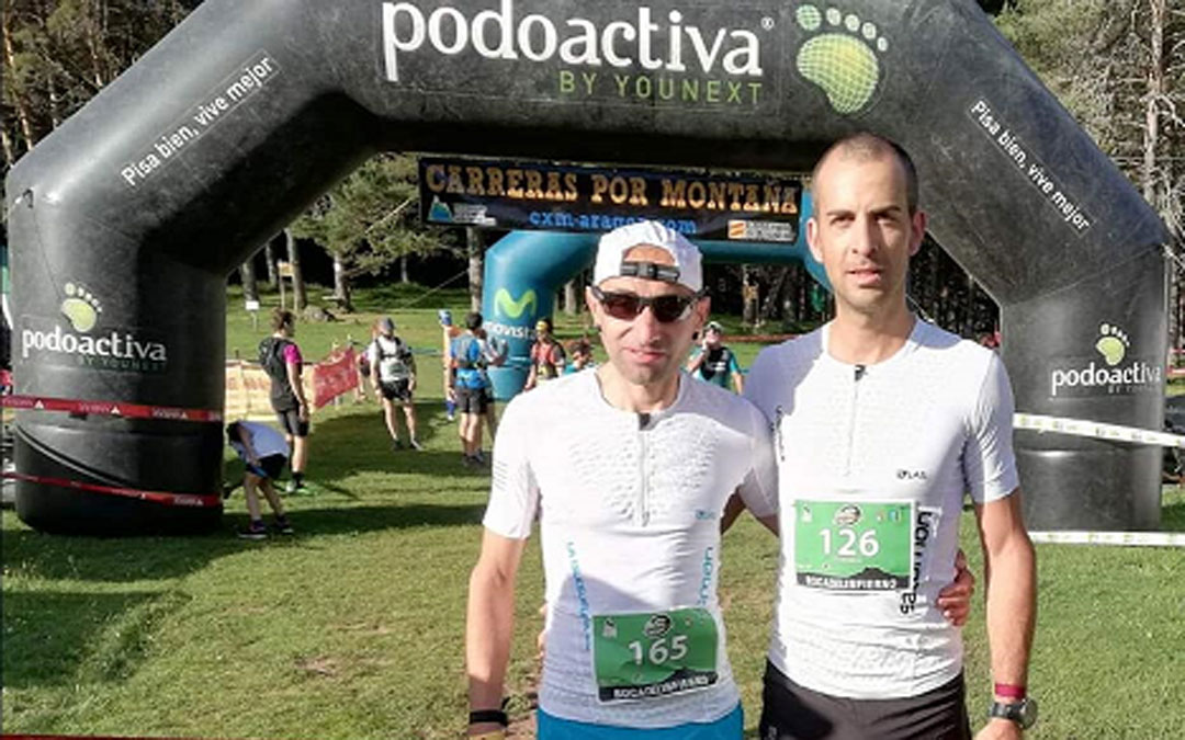 Los corredores de La Iglesuela del Cid, Mario Bonavista y David Rabaza, en la Carrera Boca del Infierno. / Ayto. La Iglesuela