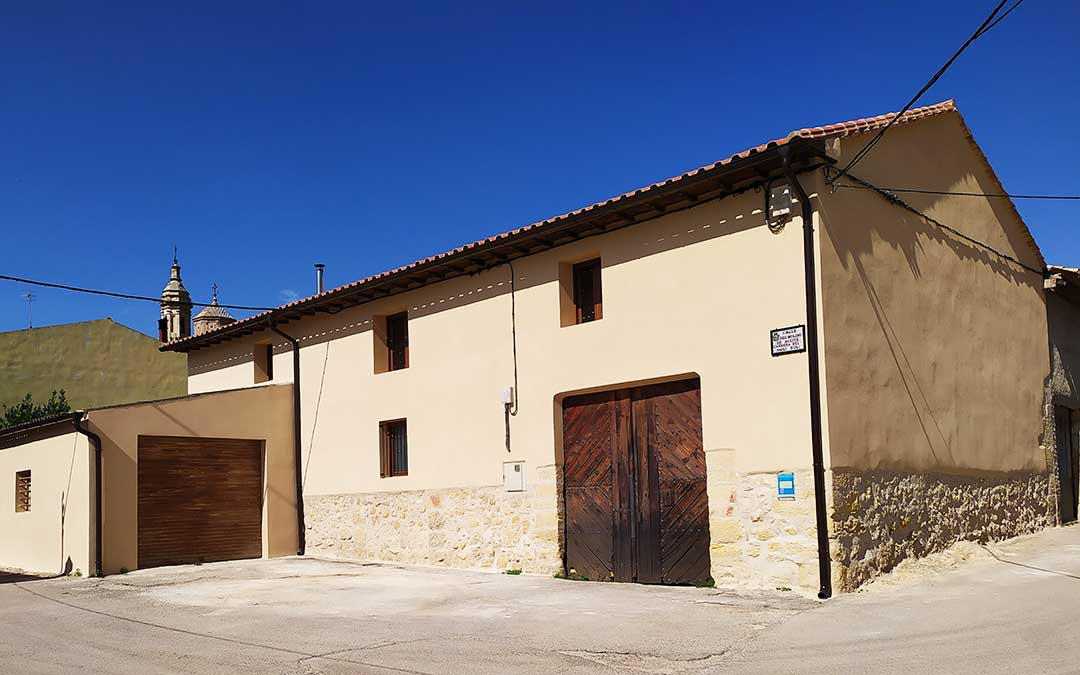 Molino de aceite tras los trabajos de mejora de sus fachadas. /Ayto. de Aguaviva