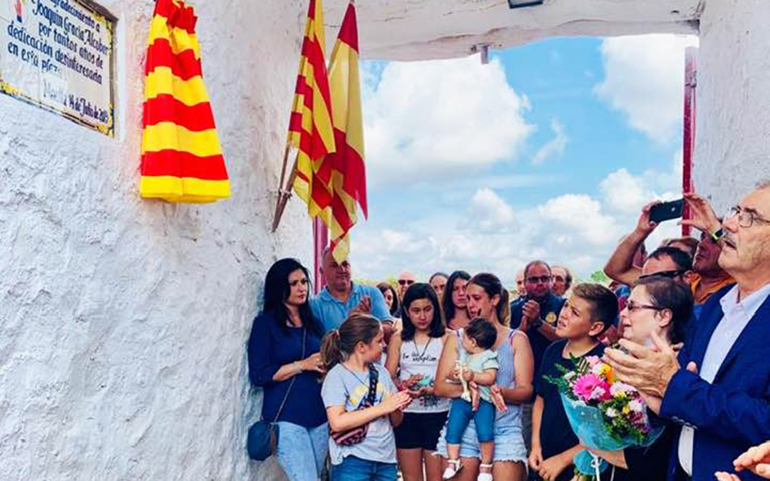 n Algunos de los muchos asistentes al acto de homenaje a Joaquín en la plaza de toros de Maella.