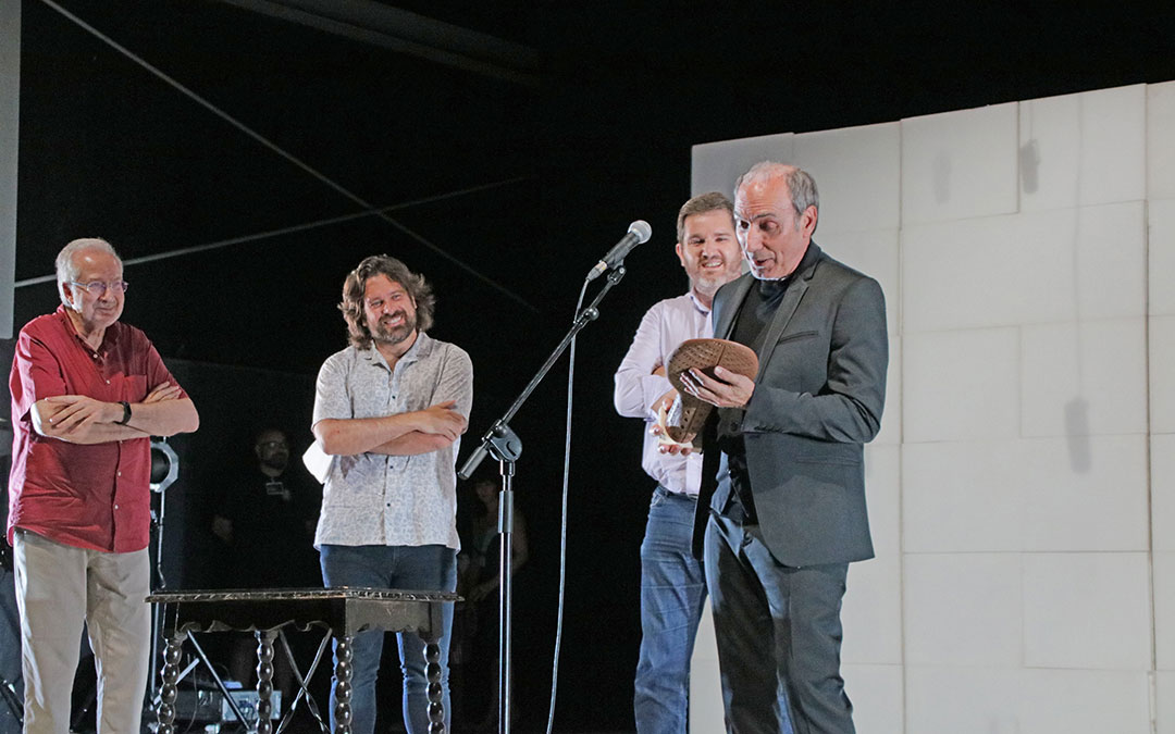 Eusebio Poncela recibió el Premio Trovador tras la representación de ‘Esto no es la casa de Bernarda Alba’