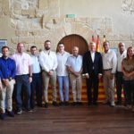 Consejeros de PP y Ciudadanos durante el acto de investidura, con Cristian Poblador y Joaquín Llop en el centro, acompañados por Javier Campoy.