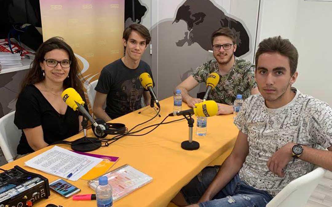 Programa especial desde el aula móvil de la San Jorge con los profesores del curso de 'Diseño de videojuegos'.