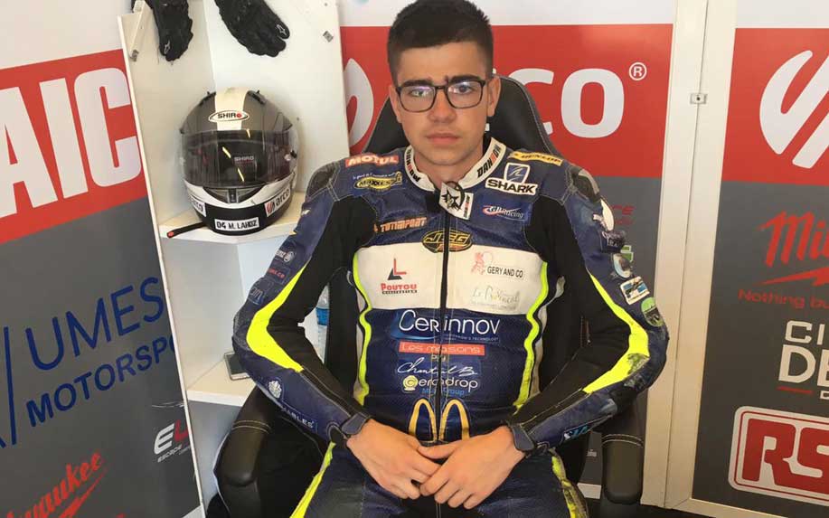 Marcos Lahoz en su box, esperando para salir a boxes en una de sus competiciones./ L.C.