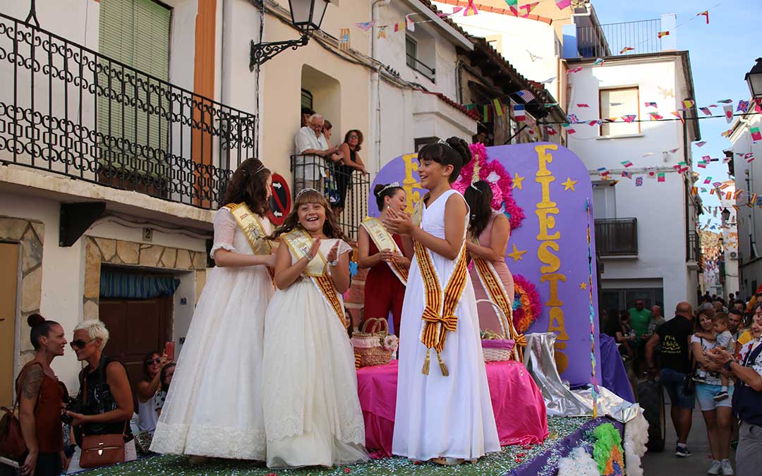 Desfile carrozas Ariño