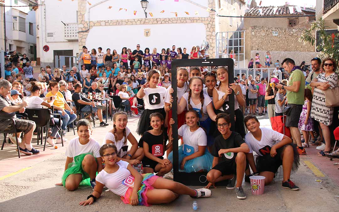 Desfile carrozas Ariño