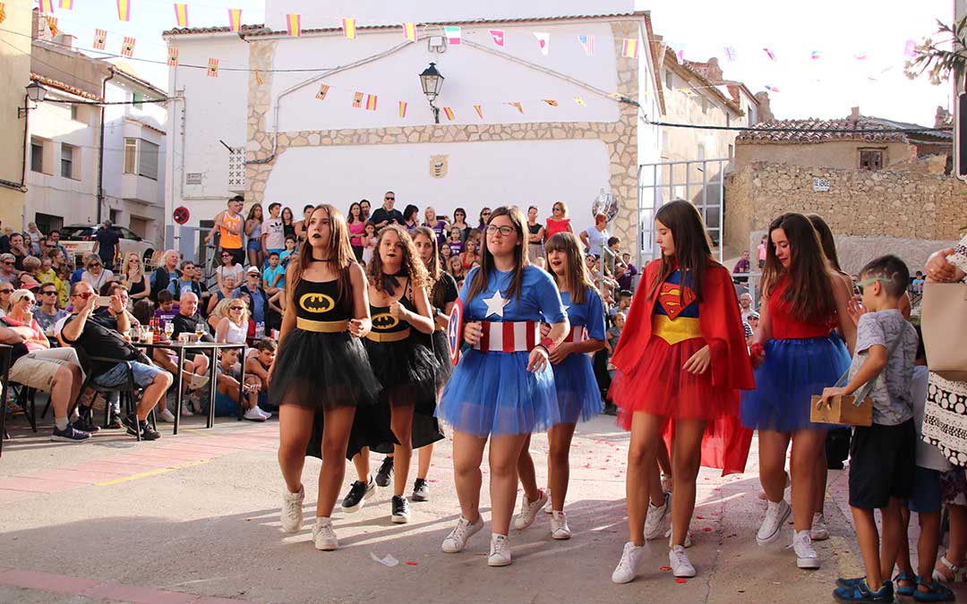 Desfile carrozas Ariño