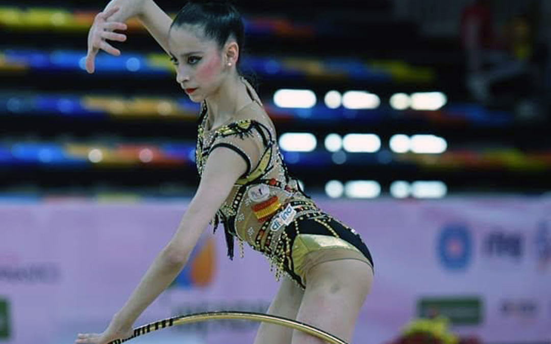 La gimnasta Alba Bautista durante una competición./ Inés Cañas