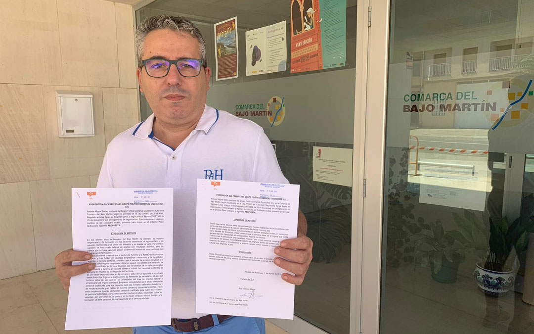 Antonio Miguel, en la sede de la Comarca del Bajo Martín, donde Ciudadanos presentó la instancia. / Cs Bajo Martín