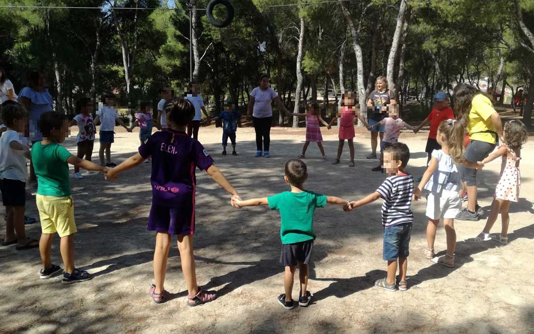 Varios niños durante las actividades llevadas a cabo en Calanda el miércoles./ DGA