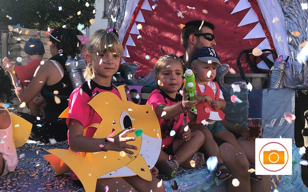 Desfile carrozas en Castellote