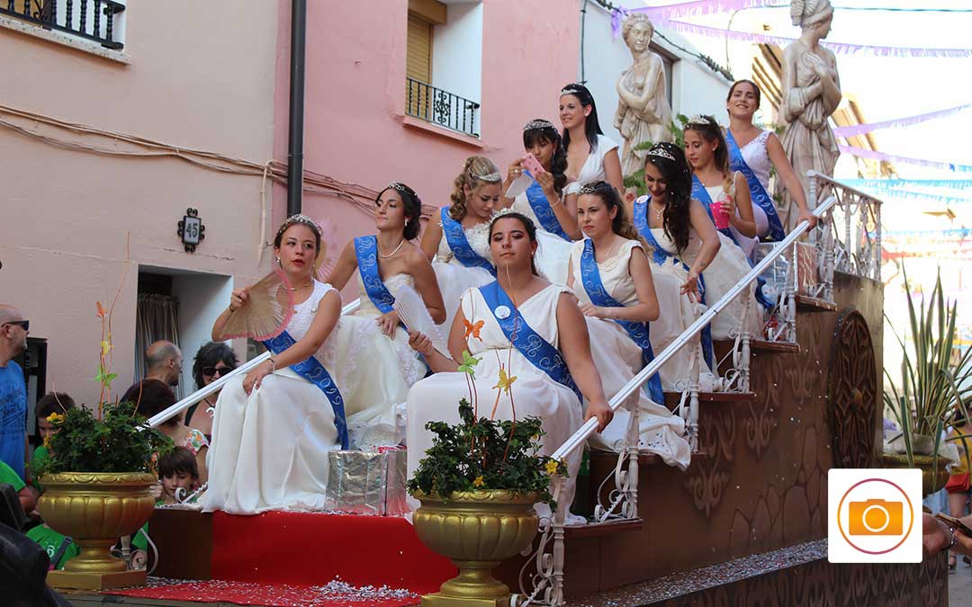 Desfile carrozas Samper de Calanda