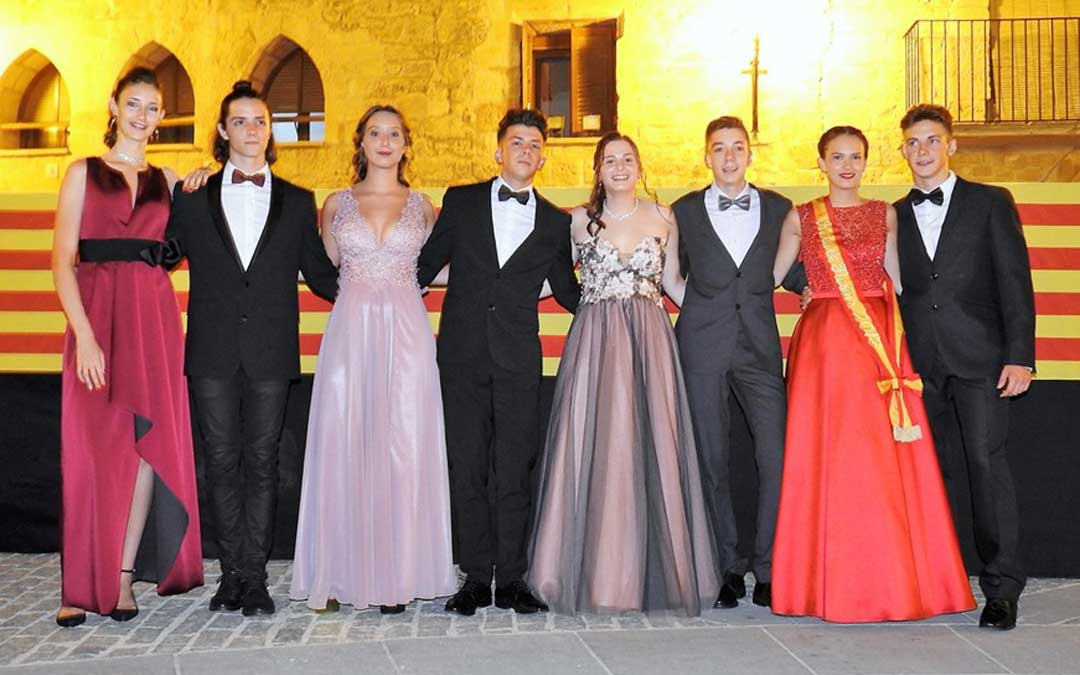 Reinas, damas y acompañantes