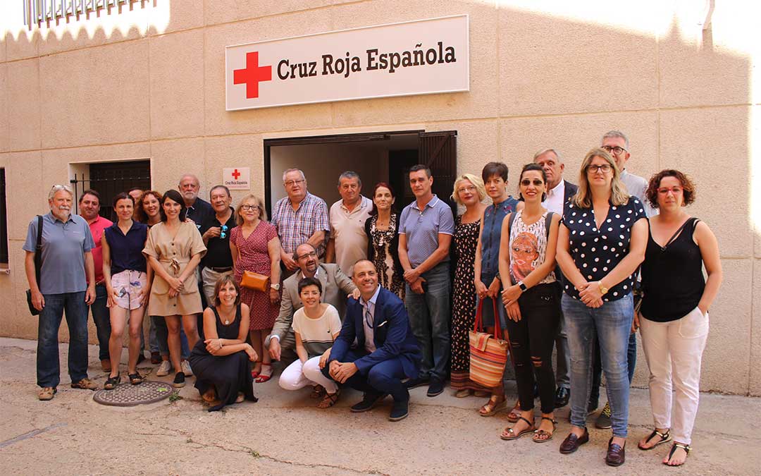 Una veintena de representantes asisten a la inauguración de las ocho estancias de la sede de Cruz Roja en Alcañiz