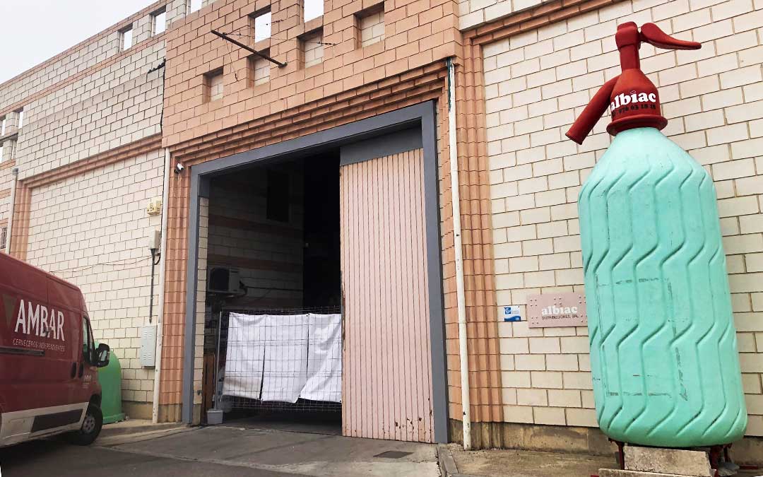 Imagen de la fachada de la empresa Albiac Distribuciones, ya cerrada.
