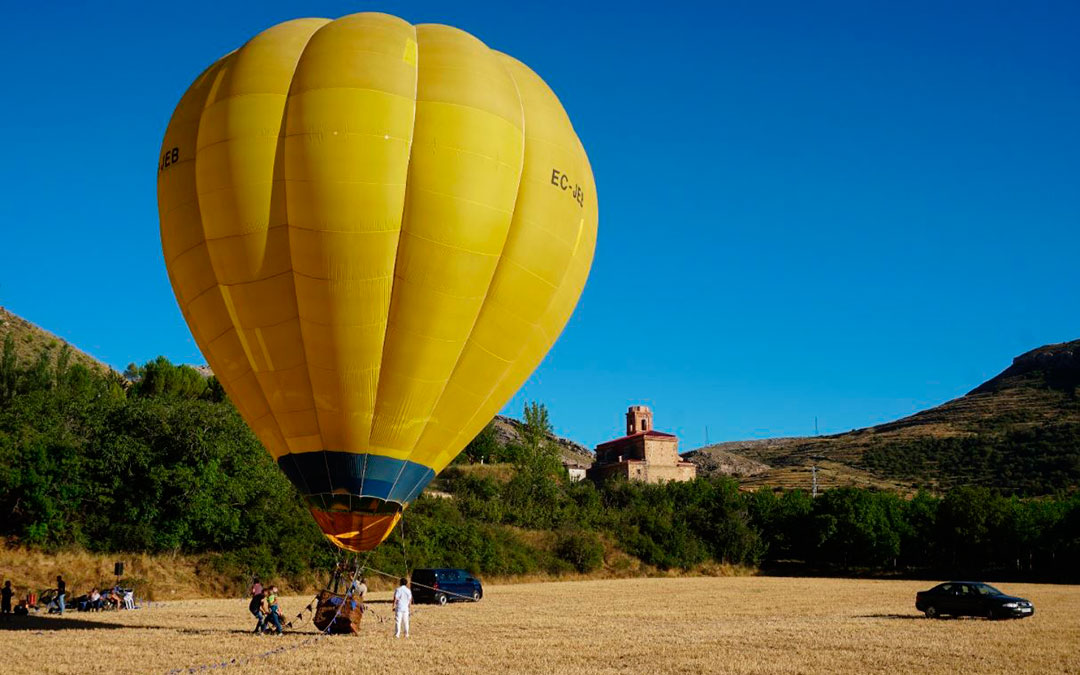 globo aerostatico festival folclore vivo las parras de martin