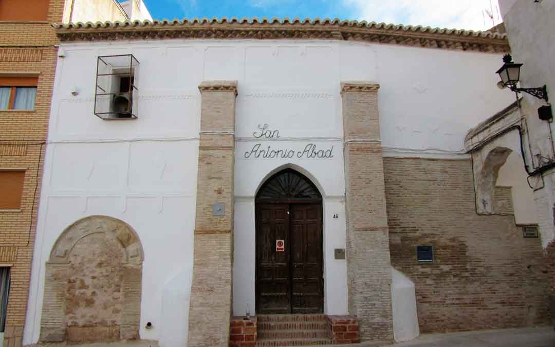 Imagen de la fachada de la iglesia de Híjar.