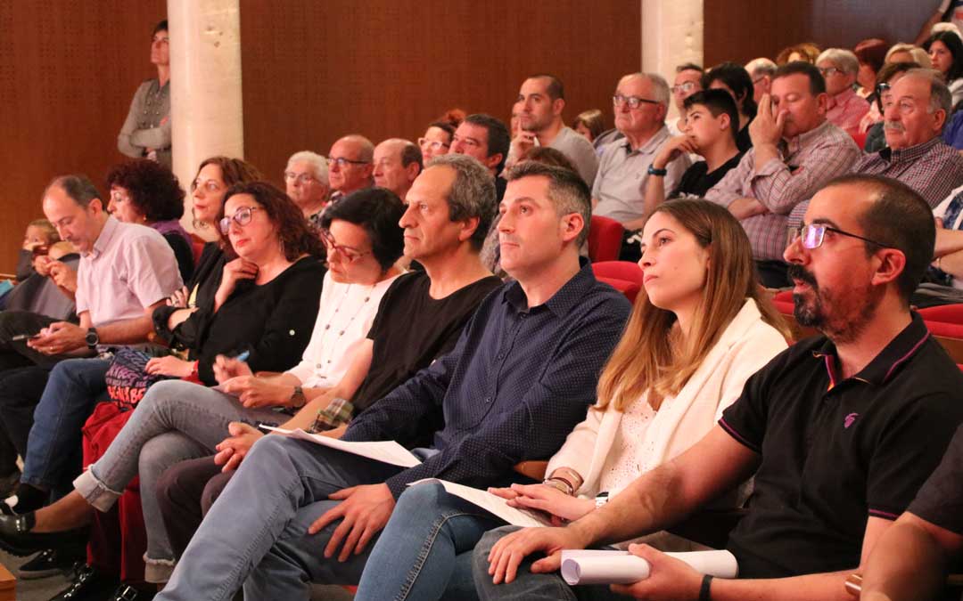 Romero, el tercero por la derecha, durante su presentación como candidato de IU a la alcaldía de Andorra / A. Monserrate