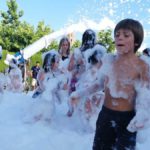 La fiesta de espuma del jueves por la tarde hizo las delicias de los más pequeños. / Lucía Peralta