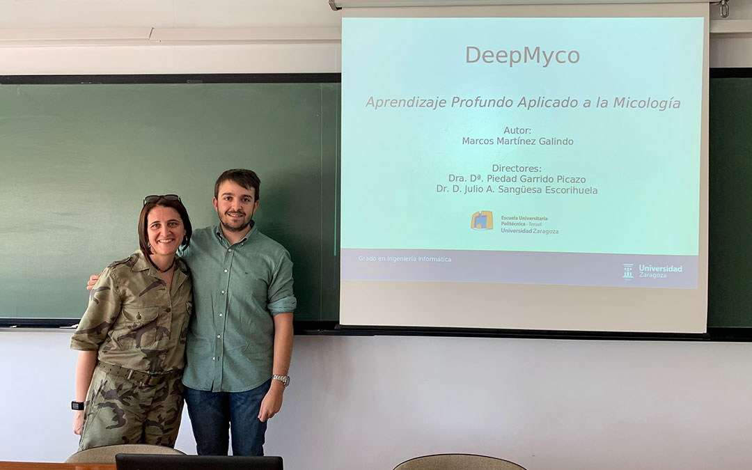 Marcos Martínez, creador de la aplicación 'DeepMyco' junto a Pilar Garrido, la directora de su Trabajo Fin de Grado./ Marcos Martínez