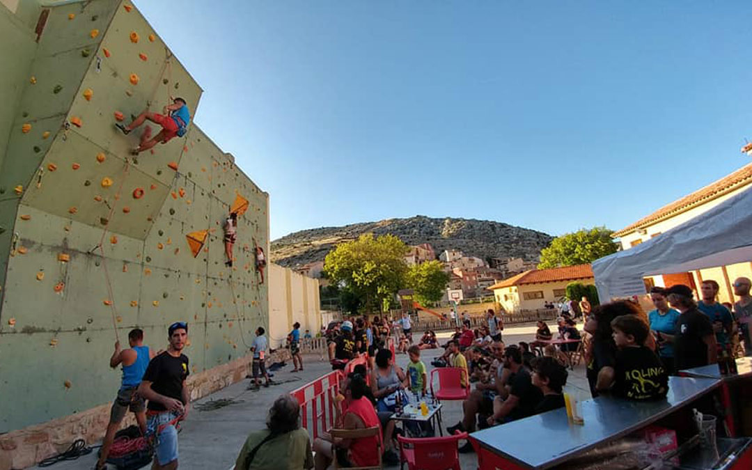Imagen de la plaza de Molinos durante el festival de escalada del pasado año